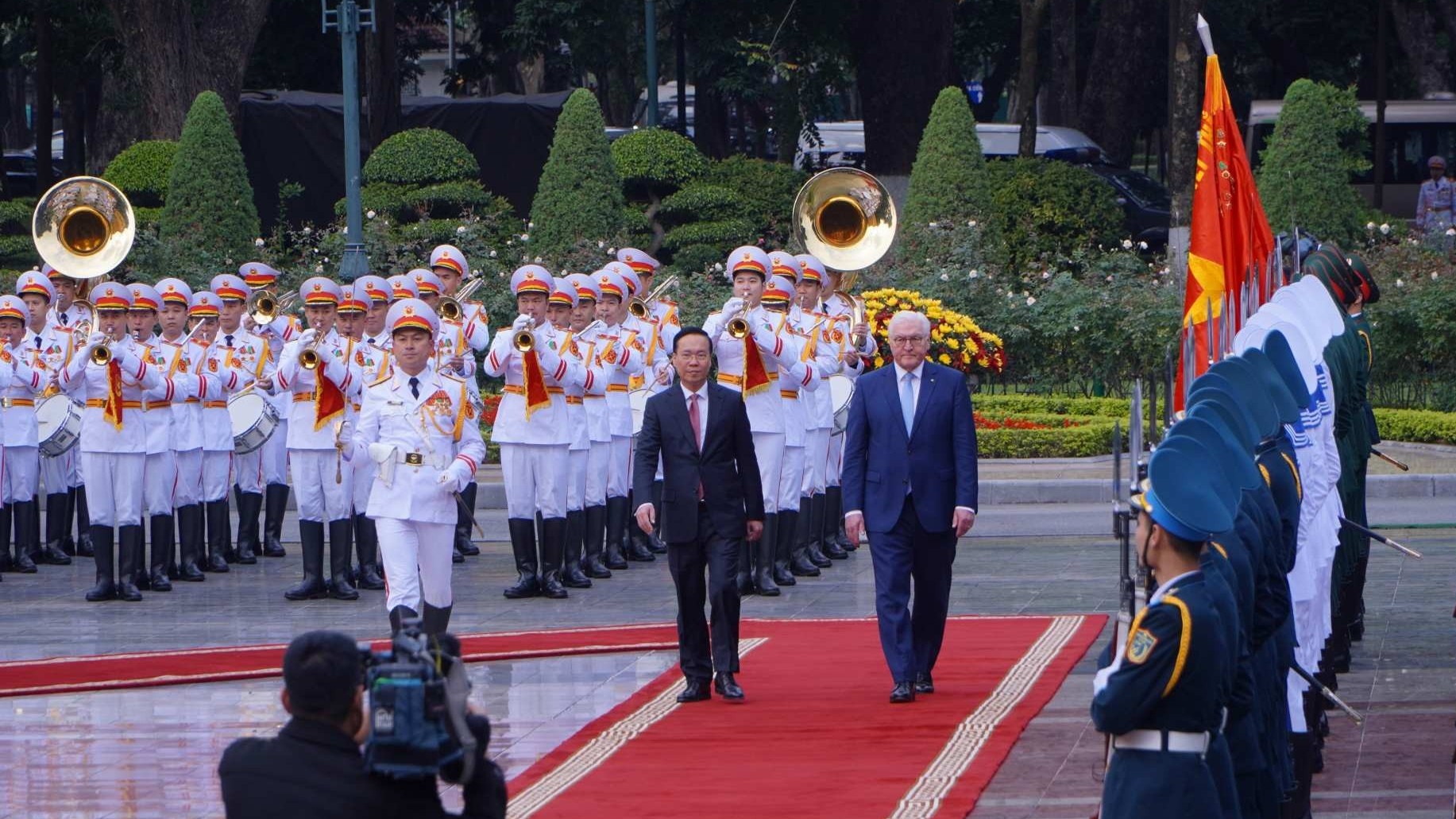21 loạt đại bác rền vang chào đón Tổng thống Đức thăm cấp Nhà nước Việt Nam
