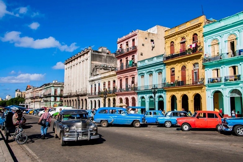 Đường phố Cuba tấp nập xe cộ. Ảnh: The DeVoe Moore Center