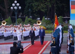21 loạt đại bác rền vang chào đón Tổng thống Đức thăm cấp Nhà nước Việt Nam