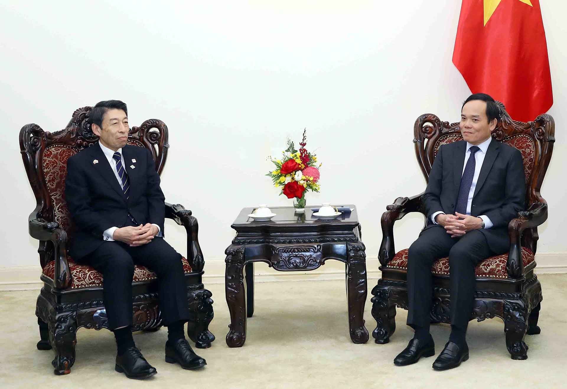 Phó Thủ tướng Trần Lưu Quang tiếp Thống đốc tỉnh Fukuoka Hattori Seitaro. (Nguồn: TTXVN)