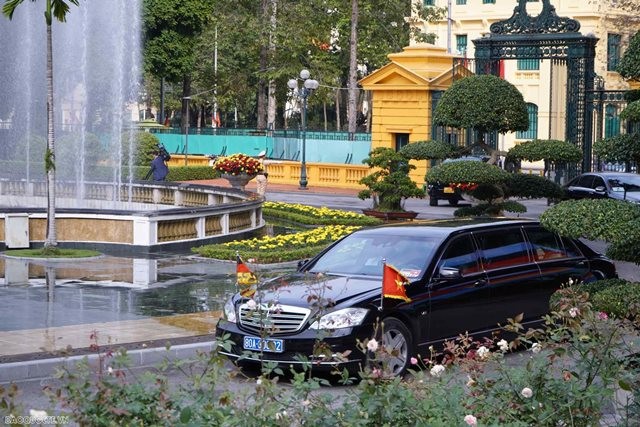 Welcome ceremony held for German President in Hanoi