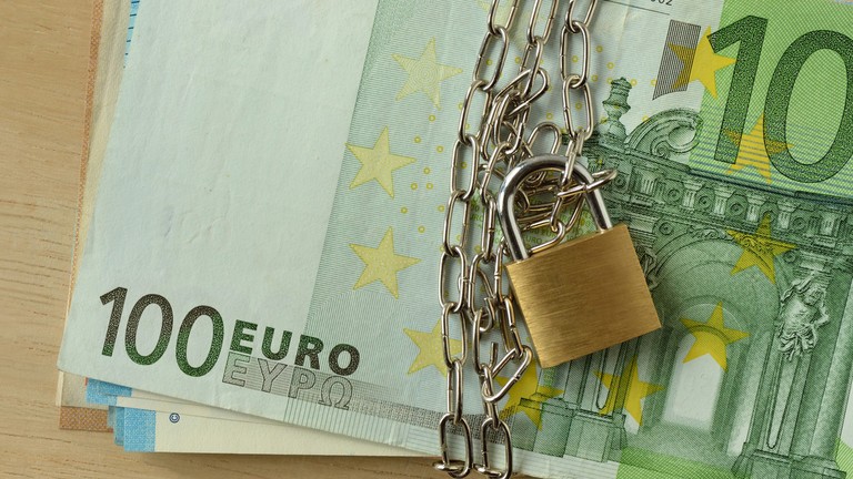 Tài sản Nga bị phong tỏa: Thủ tướng Ukraine bất ngờ thừa nhận hành động bất hợp pháp, sẽ có quyết định thứ hai Tài sản Nga bị phong tỏa: Thủ tướng Ukraine bất ngờ thừa nhận hành động bất hợp pháp, sẽ có quyết định thứ hai