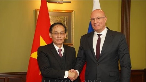 Party official Le Hoai Trung makes working trip to Russia