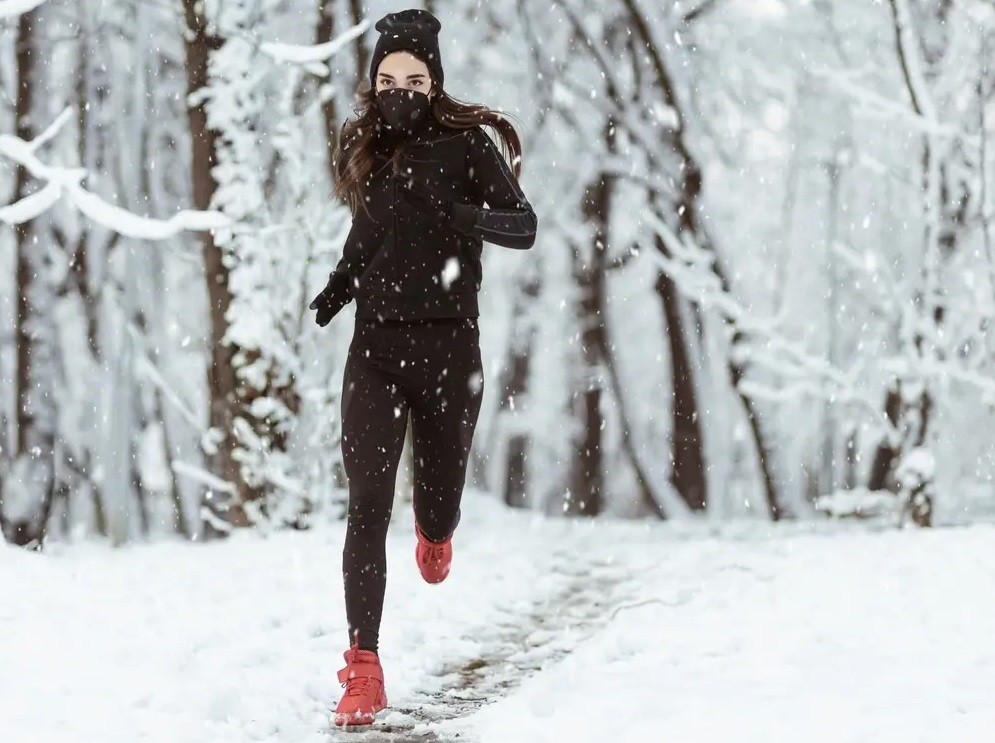 Những lưu ý nếu luyện tập thể dục ngoài trời khi thời tiết mùa Đông lạnh giá