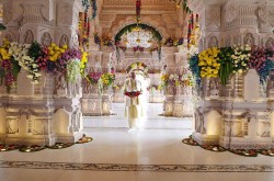 Thủ tướng Modi dự lễ khánh thành ngôi đền Hindu mới cao 50m, chi phí xây dựng 217 triệu USD