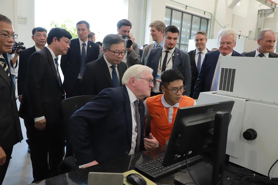 German President Frank-Walter Steinmeier visits Vietnamese-German University