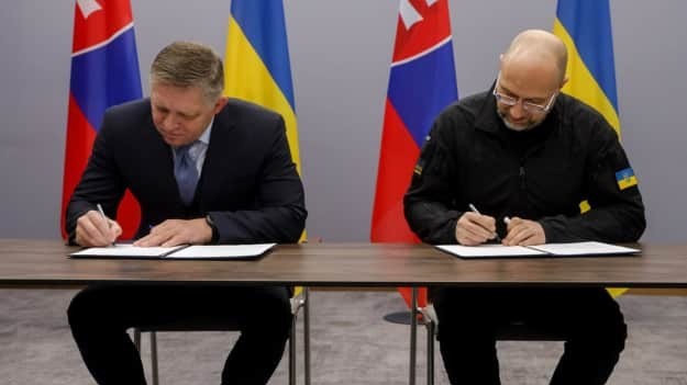 Vài ngày sau tuyên bố sẽ cứng rắn với Kiev, Thủ tướng Slovakia sang thăm Ukraine, hứa hẹn nhiều điều