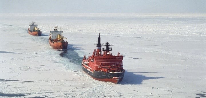 Hạm đội tàu phá băng đông đảo là lợi thế lớn của Nga khi đưa vào vận hành NSR. (Ảnh: TASS)