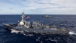 Tàu khu trục Mỹ đi qua eo biển Đài Loan, Trung Quốc nói 'đã xử lý'