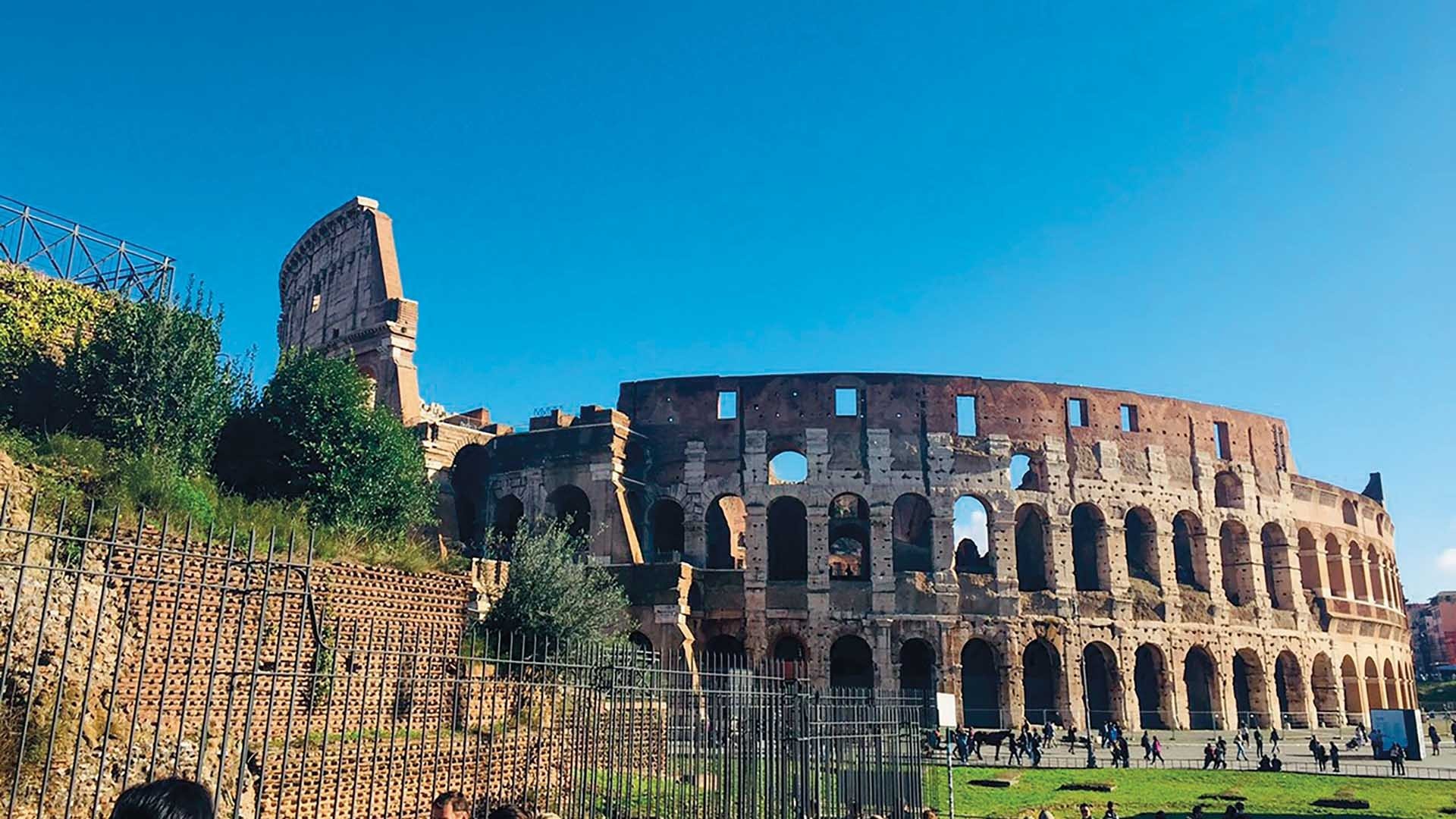 Nhớ về bầu trời xanh ngắt ở Rome