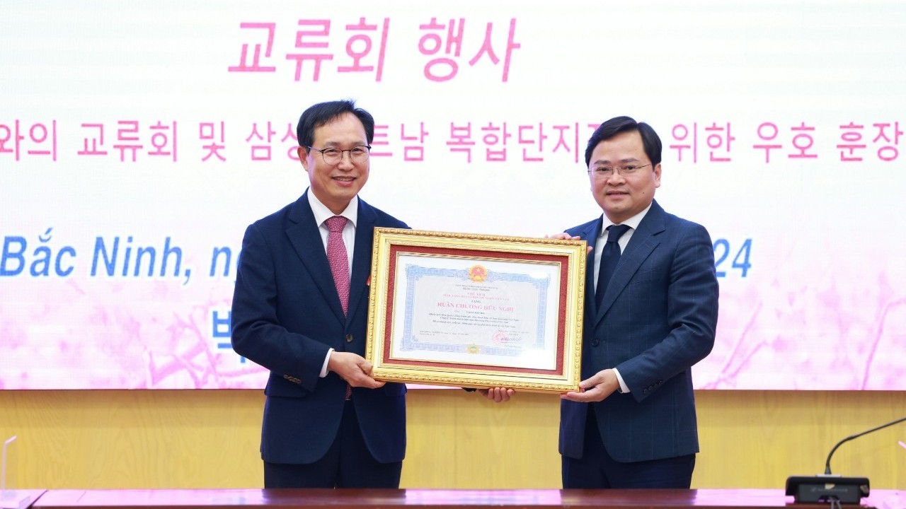 Tổng Giám đốc Tổ hợp Samsung Việt Nam nhận Huân chương Hữu nghị