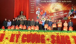 'Tết sẻ chia, năm Rồng khởi sắc' đồng hành cùng gia đình chính sách, người lao động khó khăn tại Nghệ An