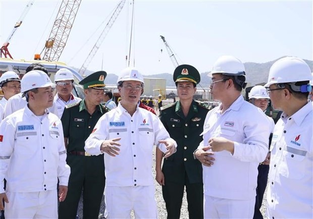 President Vo Van Thuong visits oil and gas staff in Ba Ria-Vung Tau ahead of Tet