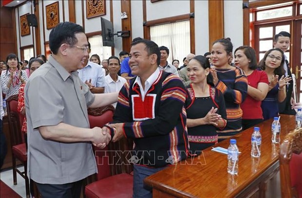 Chief legislator presents Tet gifts to social policy beneficiaries in Gia Lai province