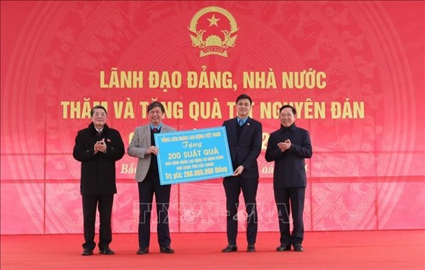 Officials pay pre-Tet visits to Bac Giang, Hung Yen, Yen Bai