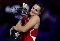 Đánh bại Zheng Qinwen, Aryna Sabalenka lần thứ hai liên tiếp vô địch Australian Open 2024