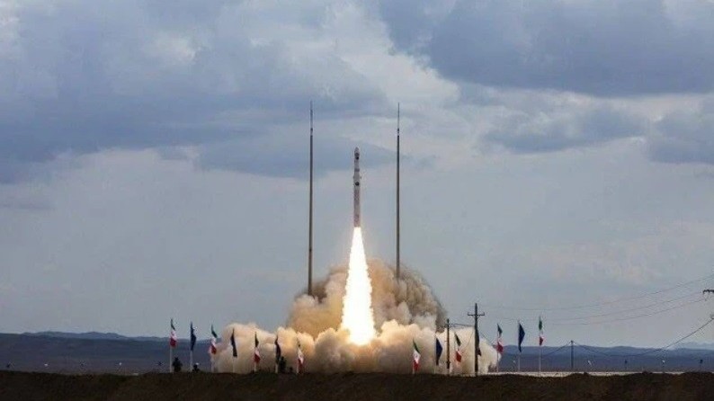 Sau vụ phóng vệ tinh gây tranh cãi, Iran lần đầu tiên làm điều này