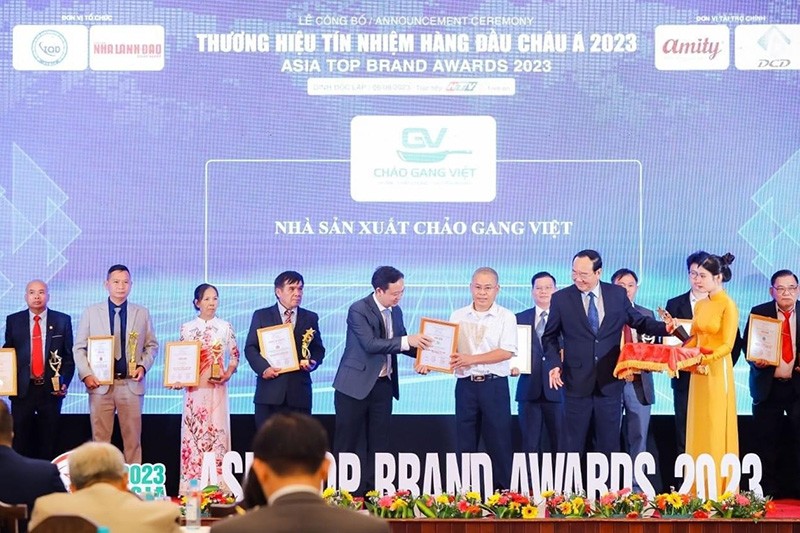 Chảo Gang Việt vinh dự nằm trong top thương hiệu tín nhiệm hàng đầu châu Á 2023.