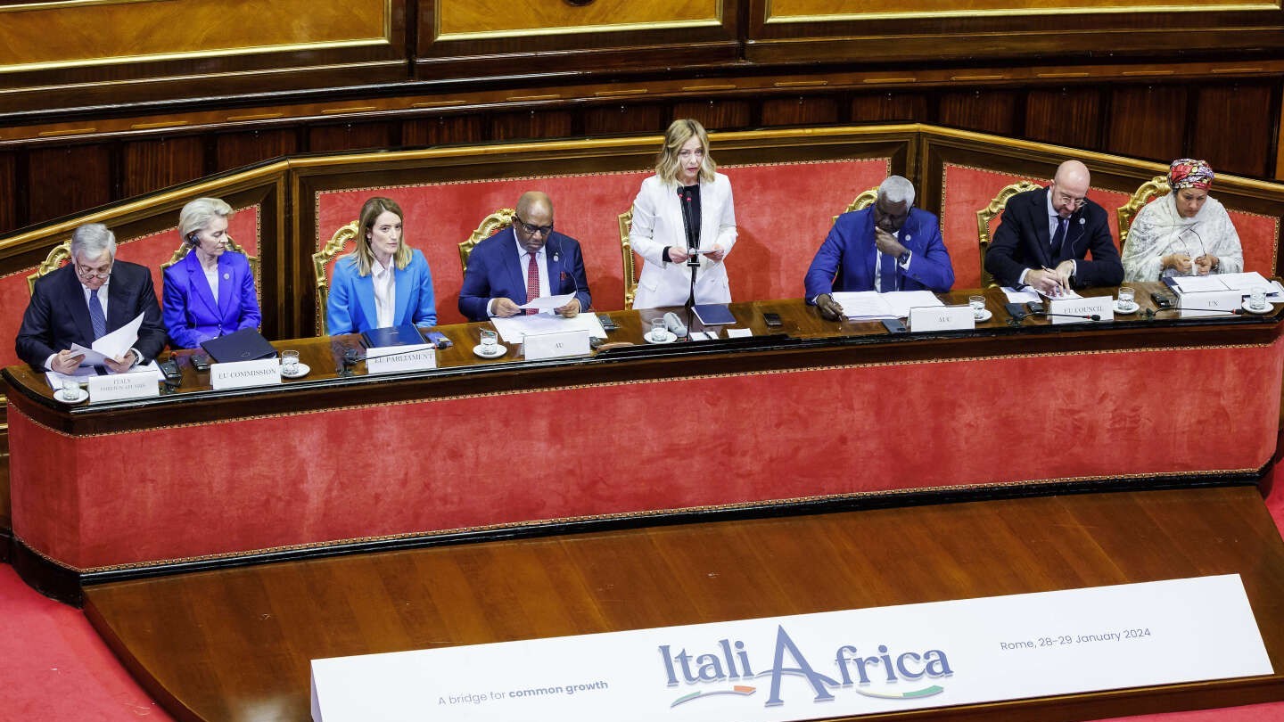 Italy tìm 'chương mới' trong lịch sử hợp tác với châu Phi, tránh xa sự áp đặt 'săn mồi'