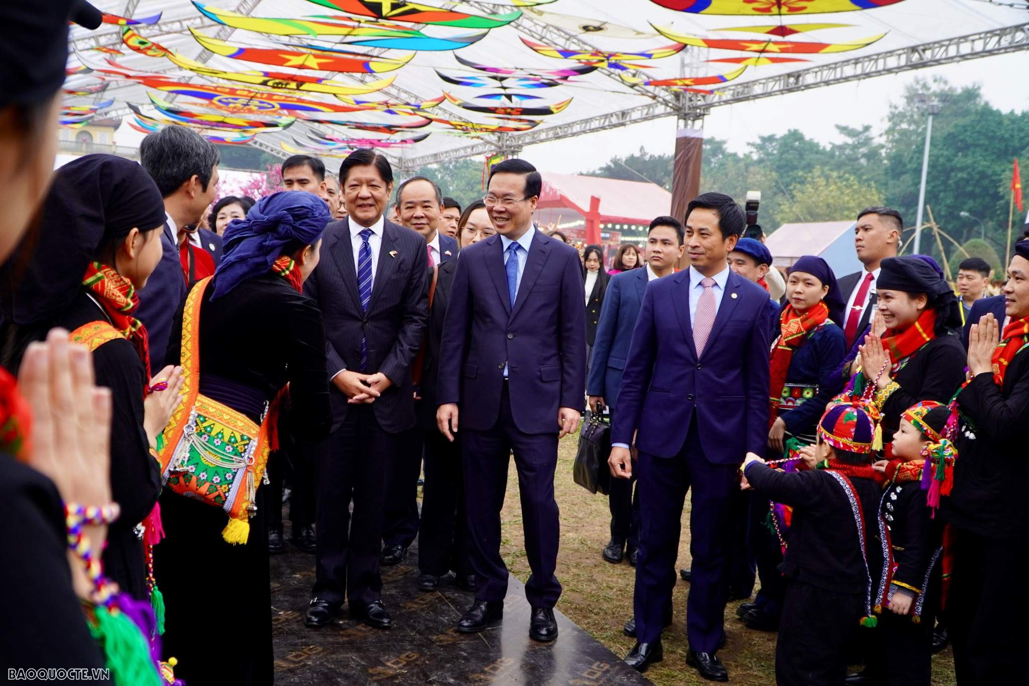 Presidents of Vietnam, Philippines tour Thang Long Imperial Citadel