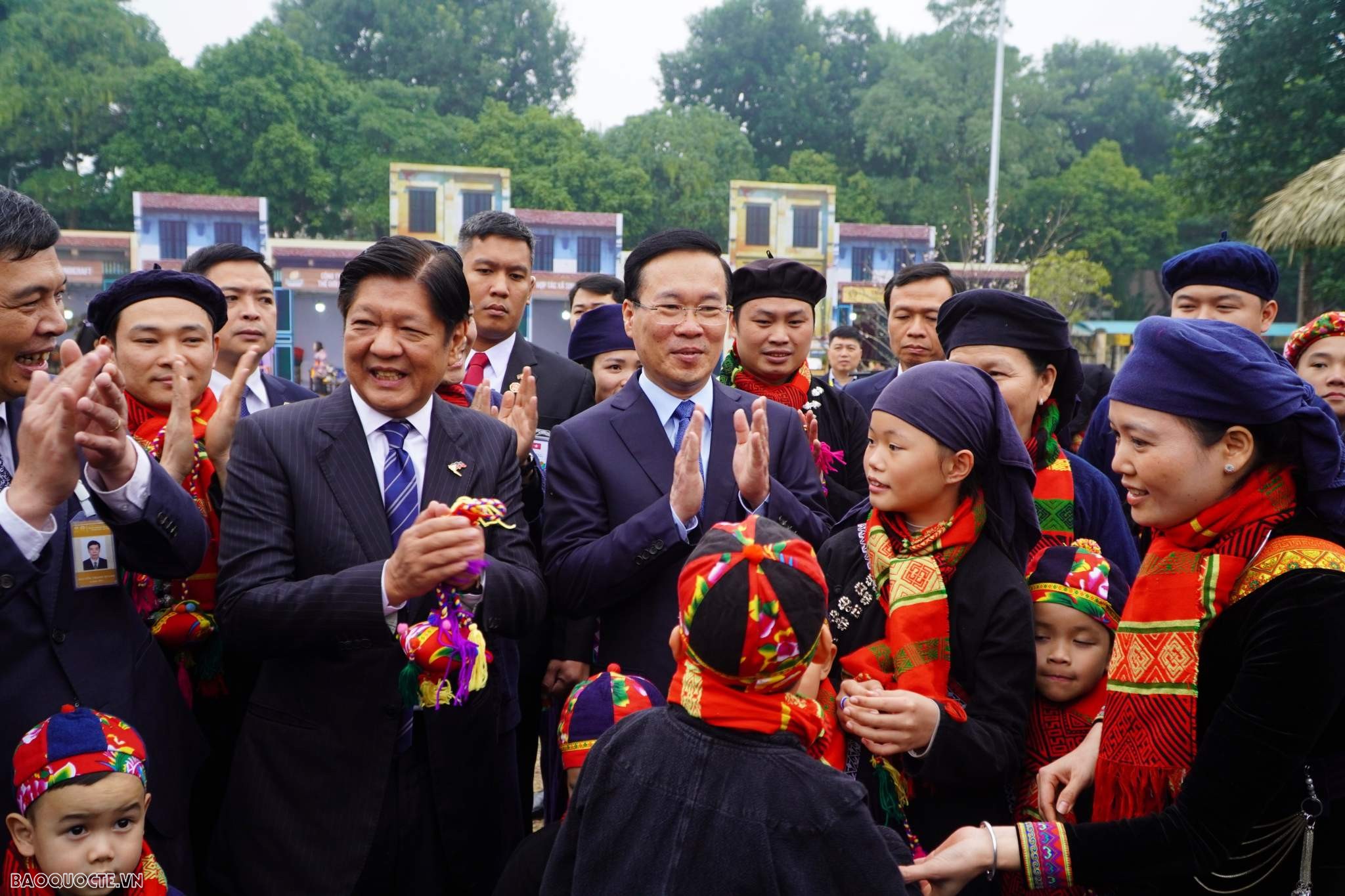 Presidents of Vietnam, Philippines tour Thang Long Imperial Citadel