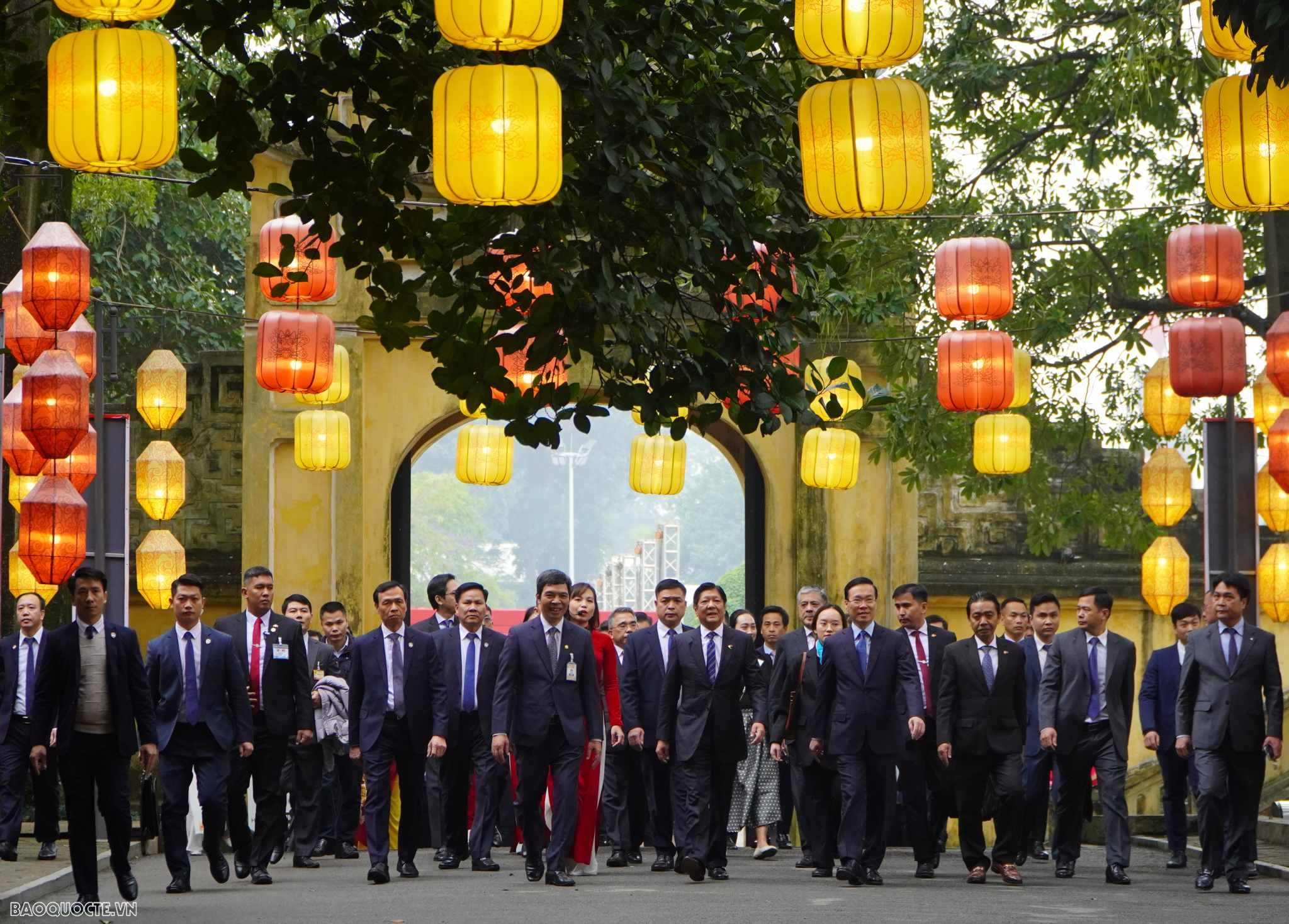 Presidents of Vietnam, Philippines tour Thang Long Imperial Citadel