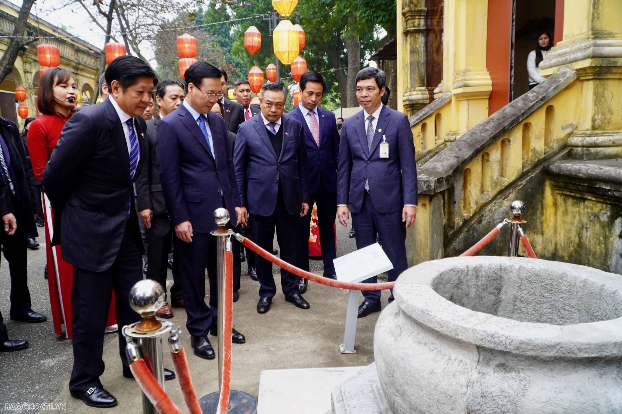 Presidents of Vietnam, Philippines tour Thang Long Imperial Citadel