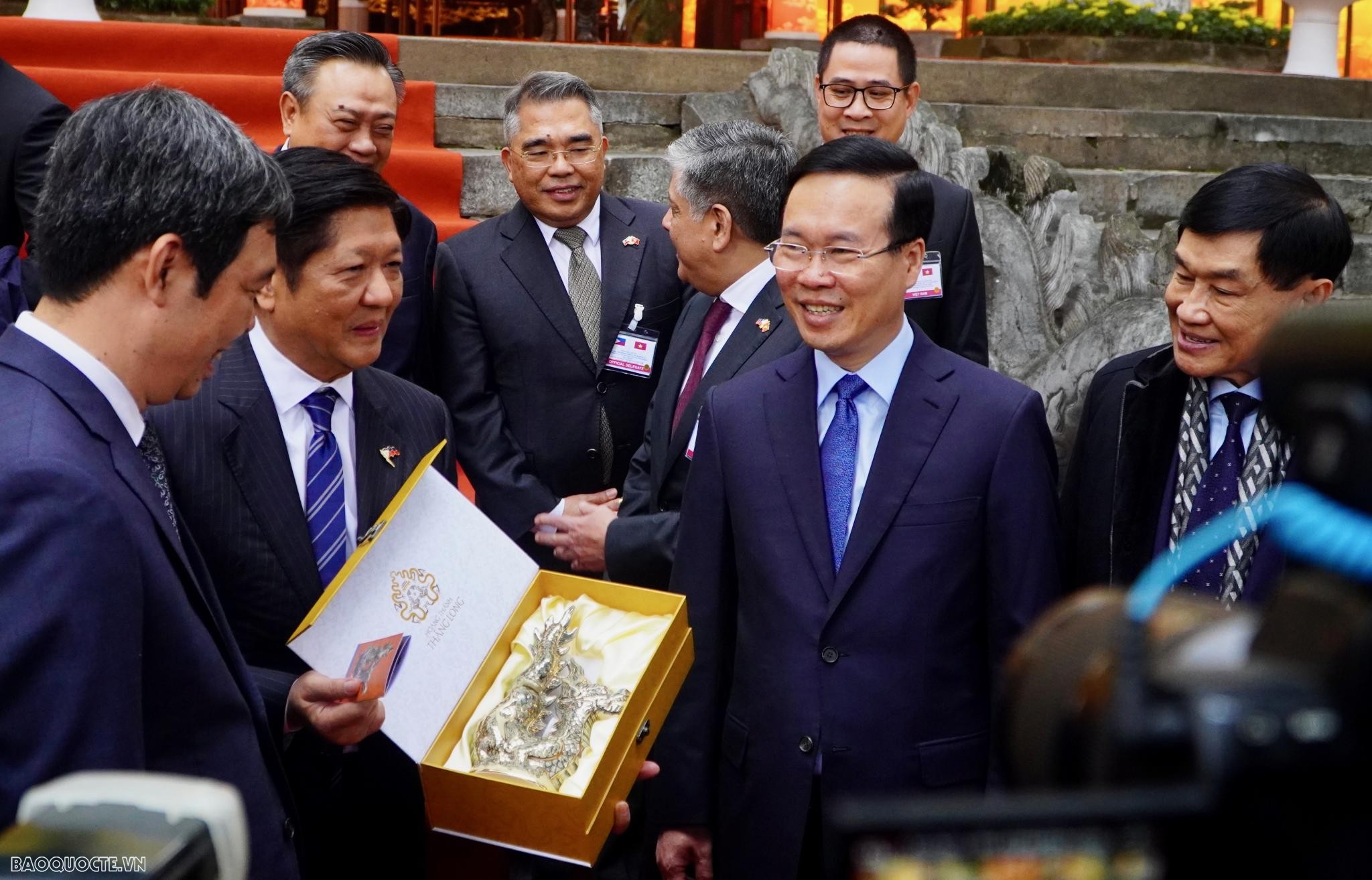 Hai Nguyên thủ Việt Nam và  Philippines thăm quan Hoàng Thành Thăng Long