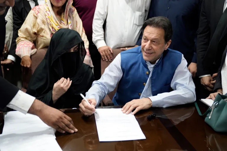 Pakistan: Vừa bị kết án 10 năm tù, Cựu Thủ tướng Imran Khan chịu thêm bản án thứ 2. AP)