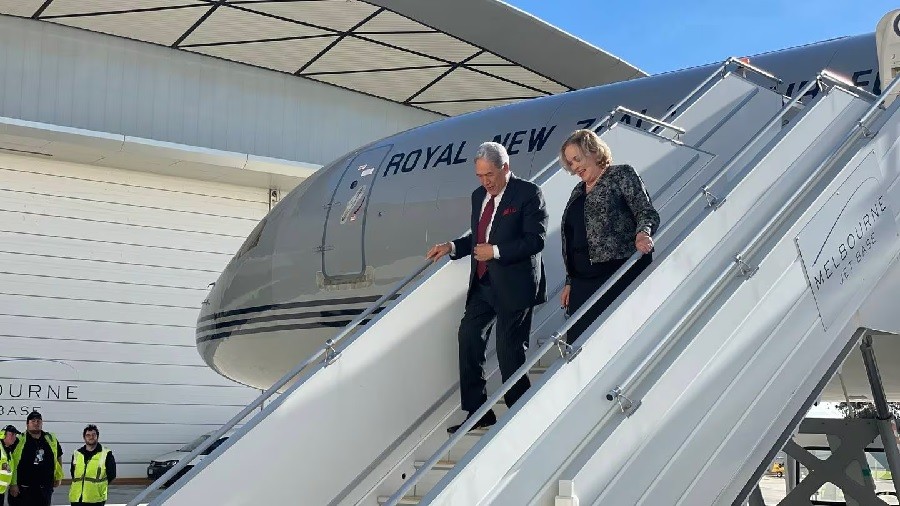 Ngoại trưởng Winston Peters và Bộ trưởng Quốc phòng Judith Collins đến Melbourne. Nzherald