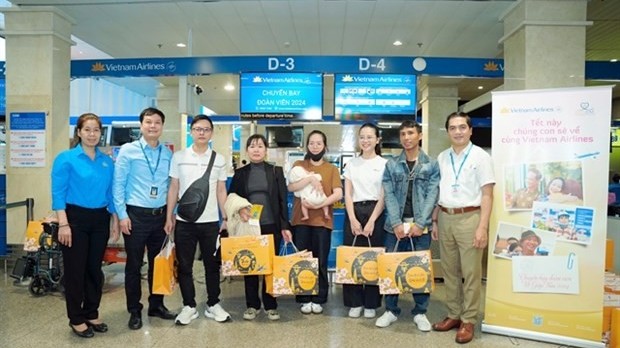 Vietnam Airlines carries disadvantaged workers back to their hometowns