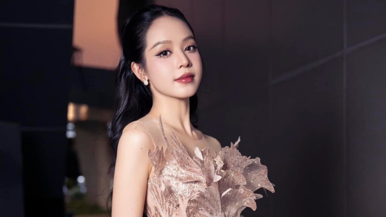 Gu thời trang gợi cảm, tôn lợi thế hình thể của Hoa hậu Huỳnh Thị Thanh Thủy