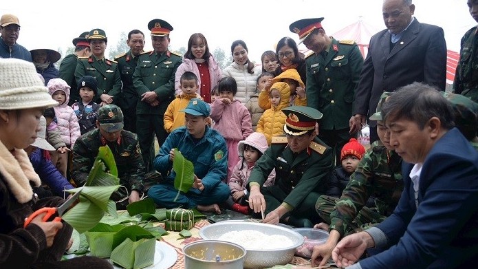 Tết ấm tình quân dân ở Thủ đô Hà Nội
