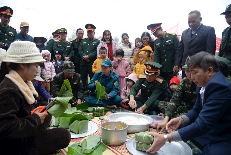 Tết ấm tình quân dân ở Thủ đô Hà Nội