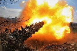 Ukraine tuyên bố kế hoạch tấn công mới, bầu trời Crimea 'đỏ lửa'