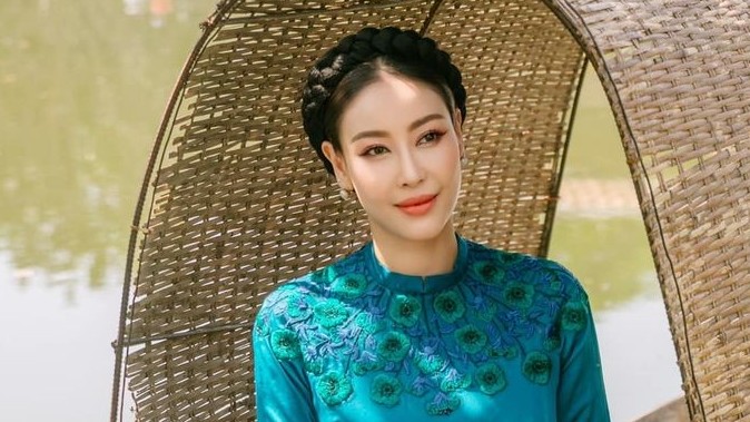 Ngắm nét quý phái, sang trọng của Hoa hậu Hà Kiều Anh