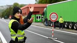 Sau 4 tháng áp dụng, 6 lần gia hạn, Czech quyết định bãi bỏ kiểm soát biên giới với Slovakia