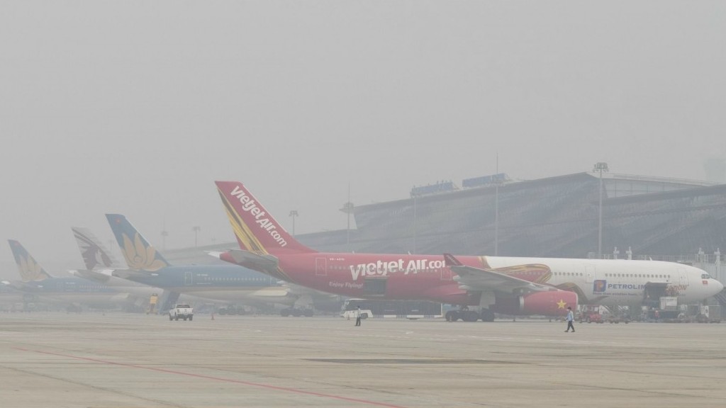 Sương mù dày đặc, hàng loạt chuyến bay không cất, hạ cánh được tại sân bay Nội Bài