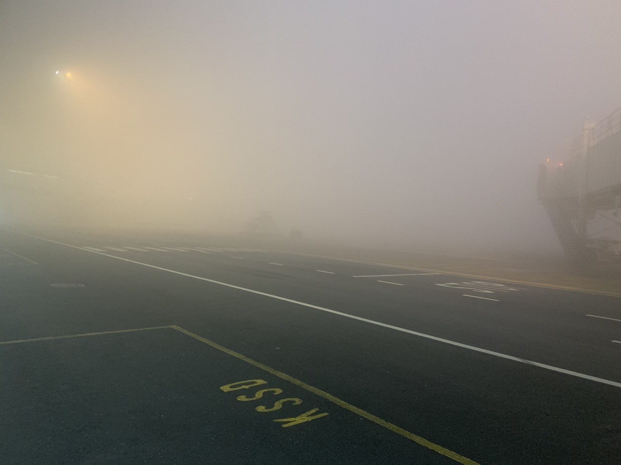 Sương mù dày đặc, nhiều chuyến bay không cất hạ cánh được tại sân bay Nội Bài