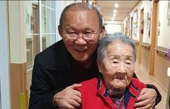 Mẹ HLV Park Hang Seo qua đời ở tuổi 102