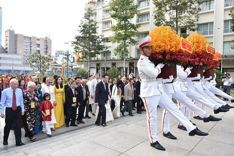 President Vo Van Thuong joins OVs in traditional carp release ritual in Ho Chi Minh City