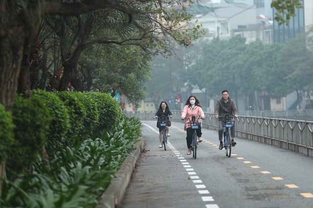 Hanoi pilots exclusive route for pedestrians, bicycles starting from February 1