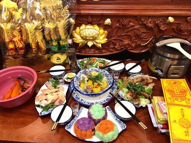 Carp release ritual on Kitchen Gods’ worshipping day marks start of Tet