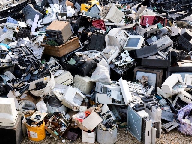 EU hành động, nỗ lực giảm rác thải công nghệ. (Nguồn: CMSwire)