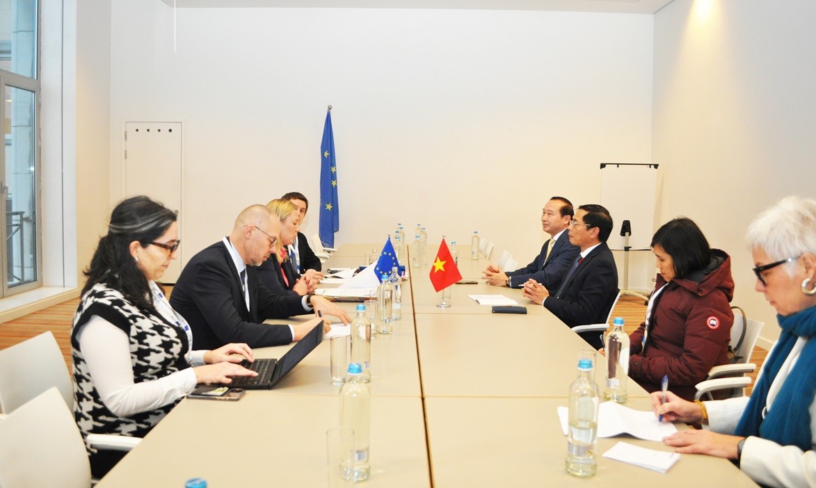 FM Bui Thanh Son meets EU Commissioner for International Partnerships Jutta Urpilainen