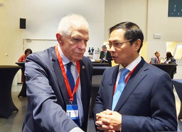 FM Bui Thanh Son meets EU High Representative Josep Borrell, European Ministers in Brussels