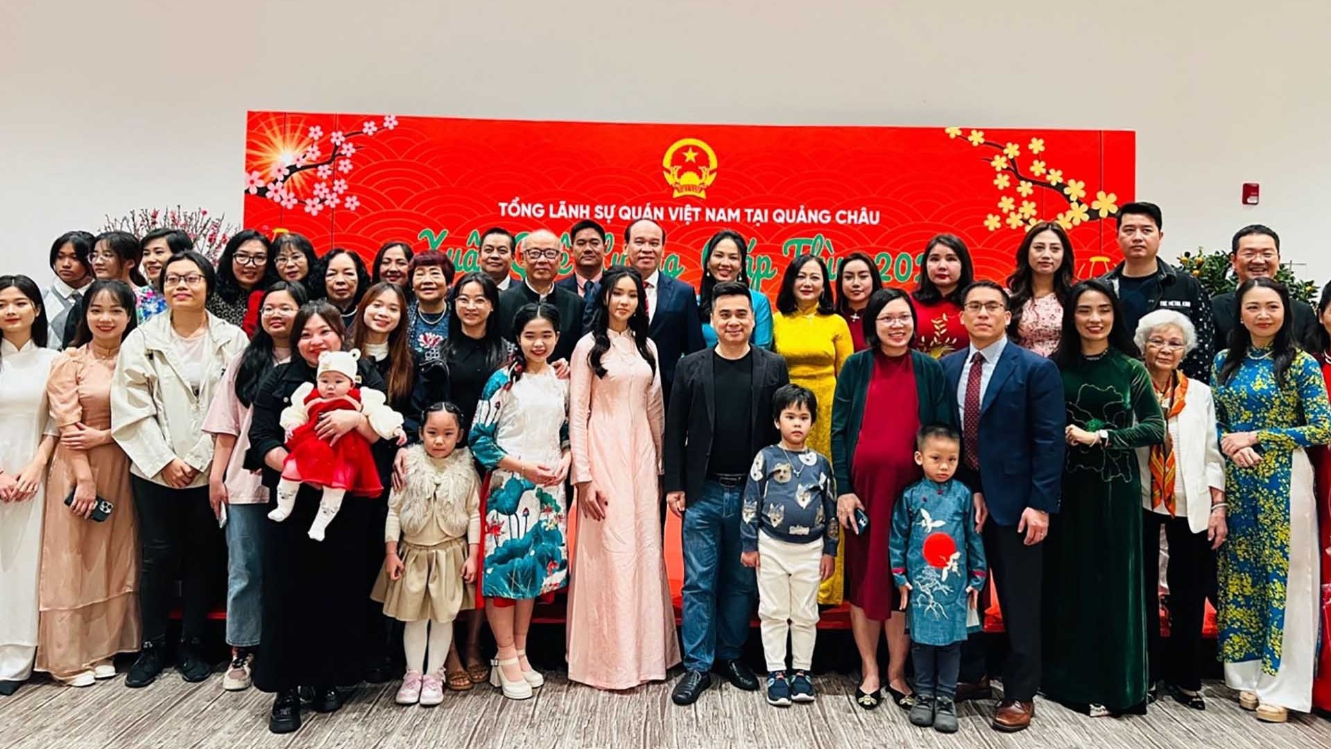 Tổng lãnh sự quán Việt Nam tại Quảng Châu tổ chức gặp gỡ Xuân Giáp Thìn 2024