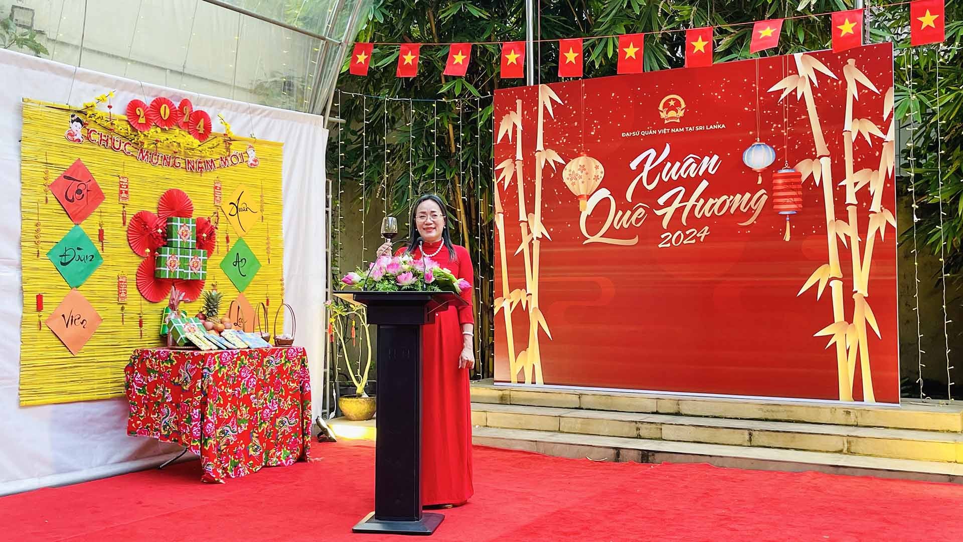 Đại sứ Hồ Thị Thanh Trúc chúc mừng năm mới cộng đồng.
