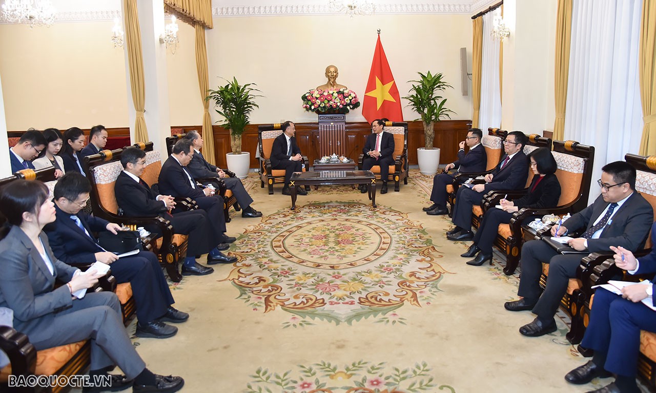 Bộ trưởng Ngoại giao Bùi Thanh Sơn tiếp Trợ lý Bộ trưởng Bộ Ngoại giao Trung Quốc Nông Dung