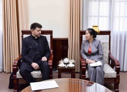 Thứ trưởng Ngoại giao Lê Thị Thu Hằng tiếp Đại diện Thường trú đầu tiên của Tòa thánh Vatican tại Việt Nam